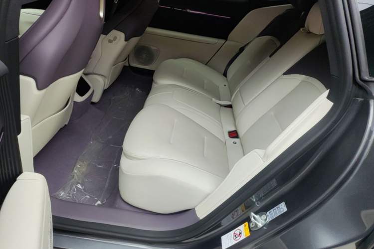 Used Avatr 12 2025 Ultra Extended-Range Edition Left Rear Seat