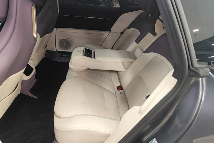 Used Avatr 12 2025 Ultra Extended-Range Edition Left Rear Seat