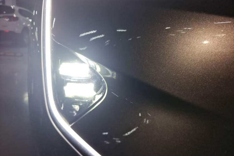 Used Avatr 12 2025 Max All-Electric Four-Wheel Drive Right Front Headlight