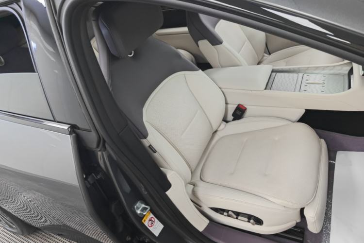 Used Avatr 12 2025 Ultra Extended-Range Edition Right Front Seat