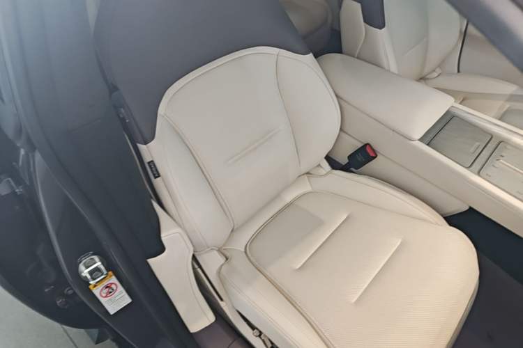 Used Avatr 12 2025 Ultra Extended-Range Edition Right Front Seat