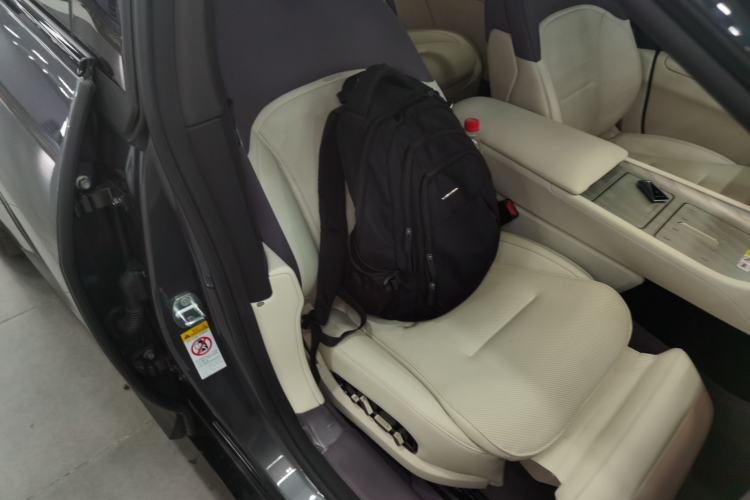 Used Avatr 12 2025 Max Extended-Range Edition Right Front Seat
