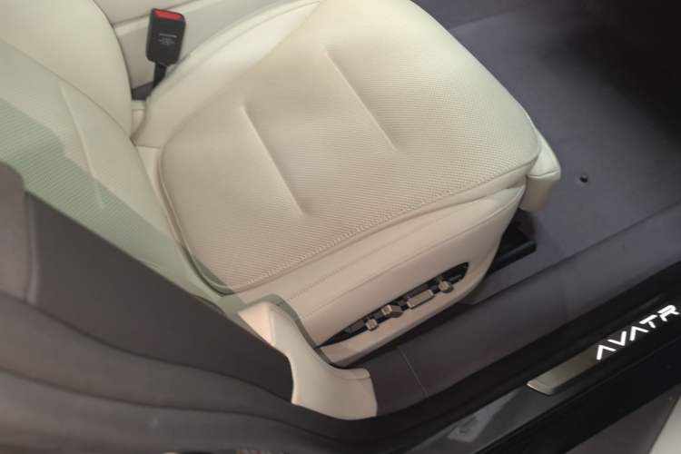 Used Avatr 12 2025 Ultra Extended-Range Edition Right Front Seat