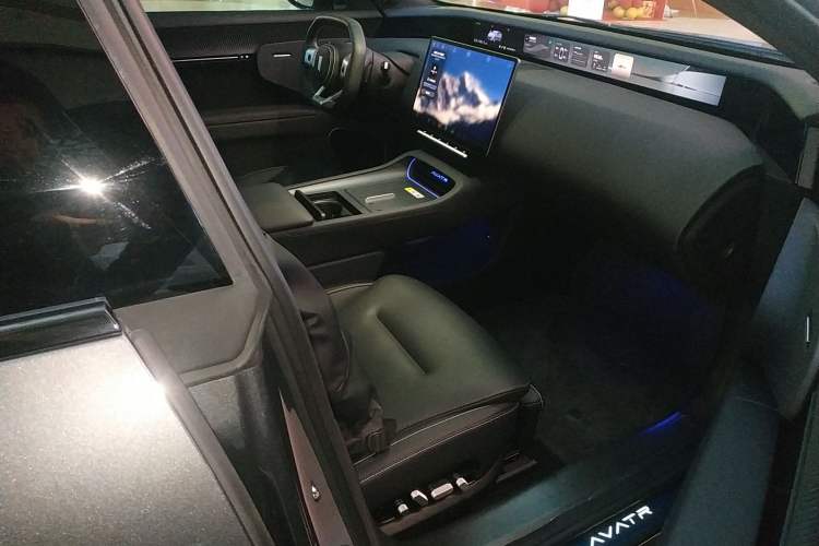 Used Avatr 12 2025 Ultra Extended-Range Edition Right Front Seat