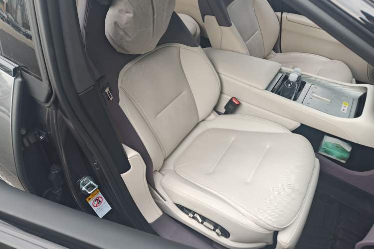 Used Avatr 12 2025 Ultra Extended-Range Edition Right Front Seat