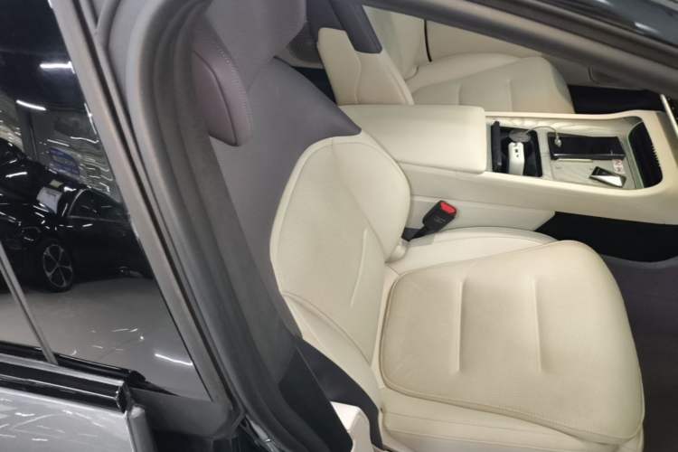 Used Avatr 12 2025 Ultra Extended-Range Edition Right Front Seat
