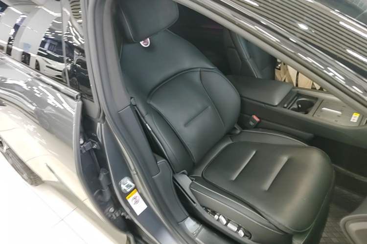 Used Avatr 12 2025 Ultra Extended-Range Edition Right Front Seat