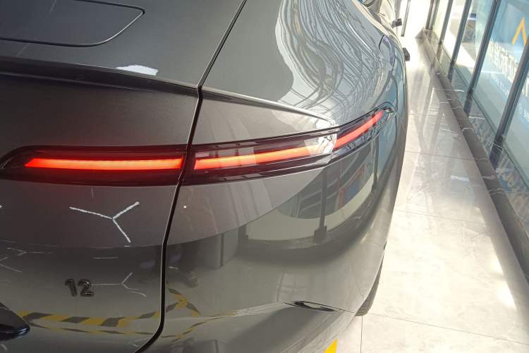 Used Avatr 12 2025 Year Updated Ultra Extended-Range Version Right Rear Taillight