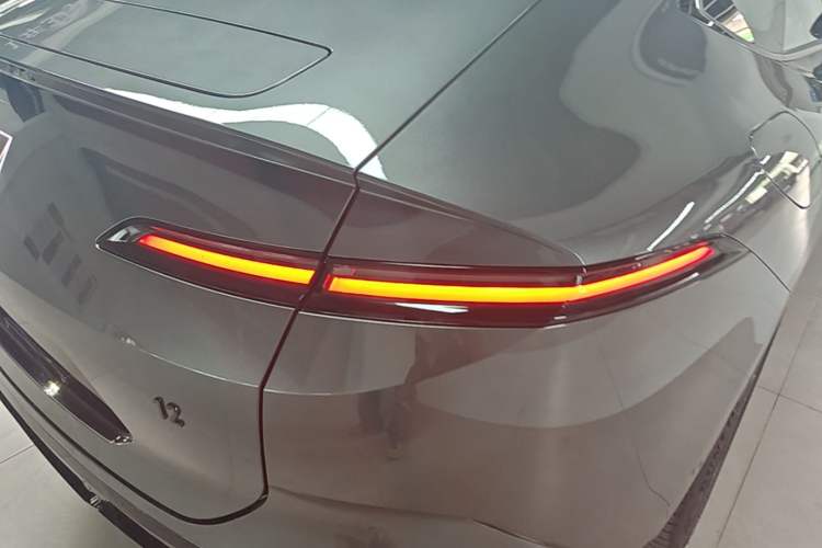 Used Avatr 12 2025 Year Updated Ultra Extended-Range Version Right Rear Taillight