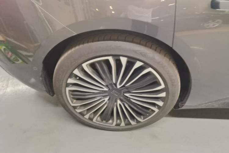 Used Avatr 12 2025 Ultra Extended-Range Edition Right Rear Wheel Hub