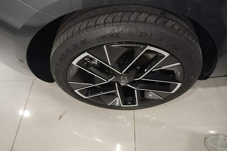 Used Avatr 12 2025 Year Updated Ultra Extended-Range Version Right Rear Wheel Hub