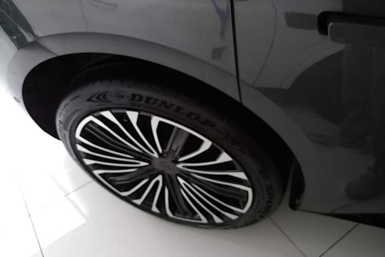 Used Avatr 12 2025 Ultra Extended-Range Edition Right Rear Wheel Hub