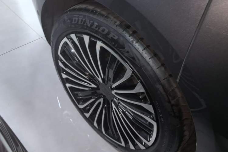 Used Avatr 12 2025 Ultra Extended-Range Edition Right Rear Wheel Hub