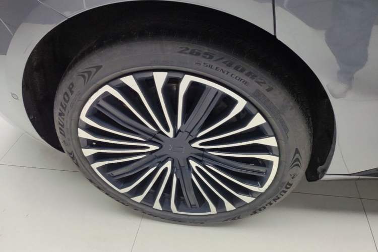 Used Avatr 12 2025 Ultra Extended-Range Edition Right Rear Wheel Hub
