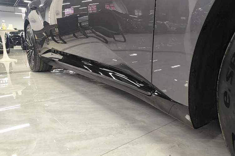 Used Avatr 12 2025 Ultra Extended-Range Edition Right Side Sill