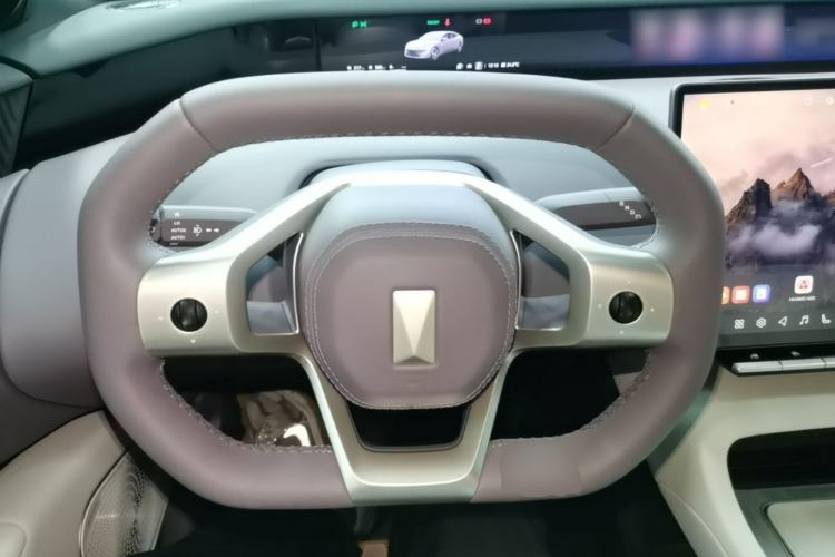 Used Avatr 12 2025 Ultra Extended-Range Edition Steering Wheel