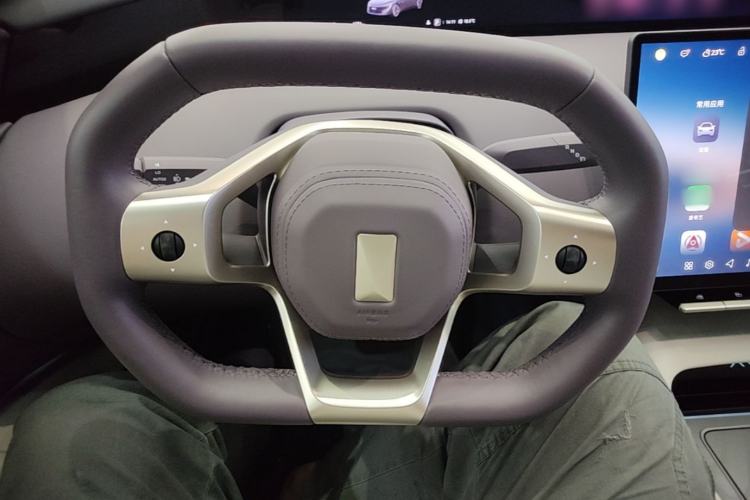 Used Avatr 12 2025 Updated Ultra All-Electric Four-Wheel Drive Steering Wheel