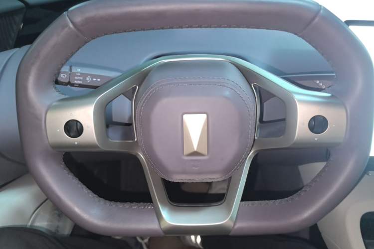 Used Avatr 12 2025 Ultra Extended-Range Edition Steering Wheel