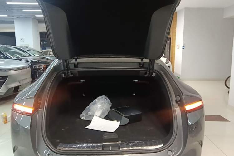 Used Avatr 12 2025 Year Updated Ultra Extended-Range Version Trunk