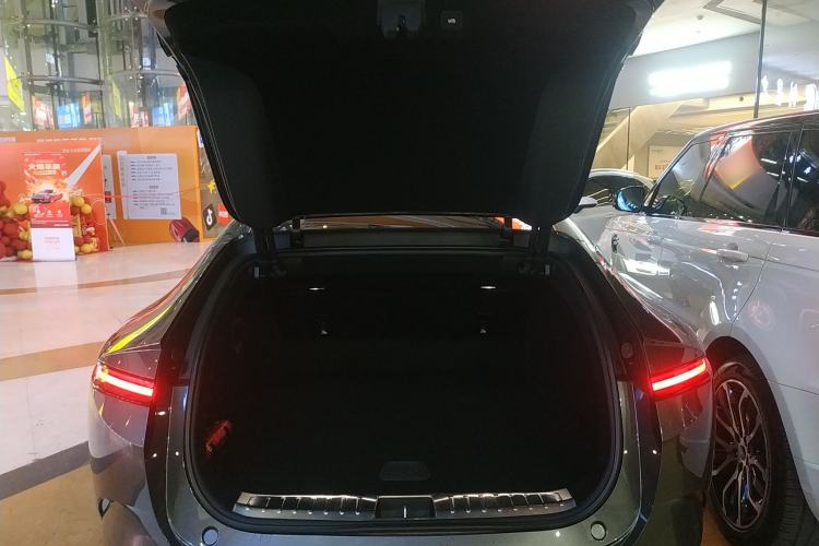 Used Avatr 12 2025 Ultra Extended-Range Edition Trunk