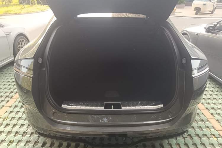 Used Avatr 12 2025 Year Updated Ultra Extended-Range Version Trunk