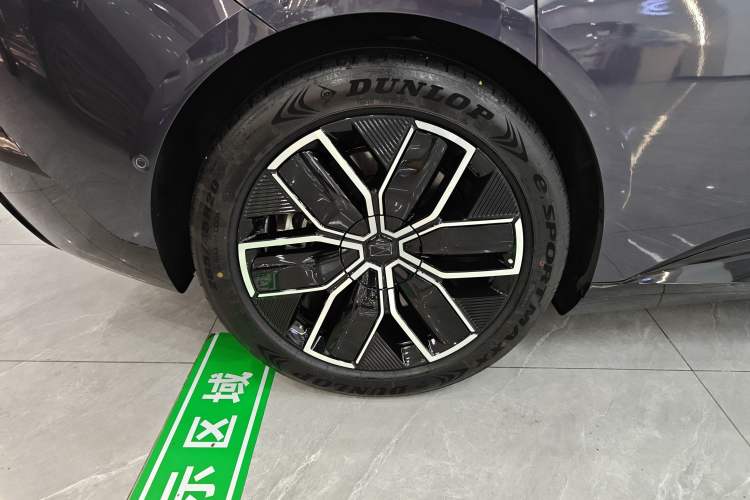 Used Avatr 12 2025 Max Extended-Range Edition Exterior 5