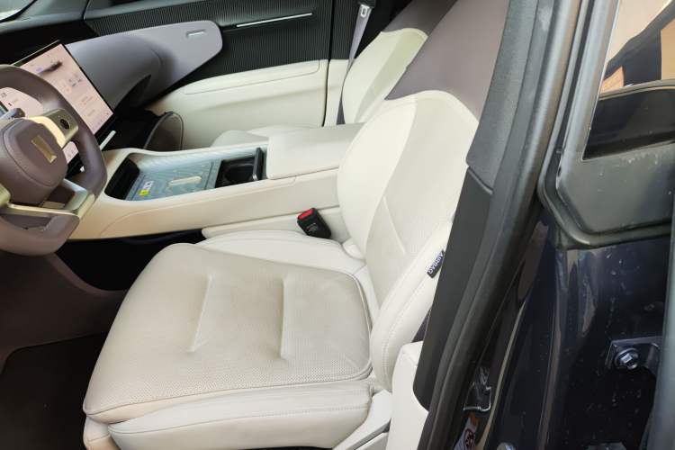 Used Avatr 12 2025 Refresh Max Extended-Range Version Left Front Seat