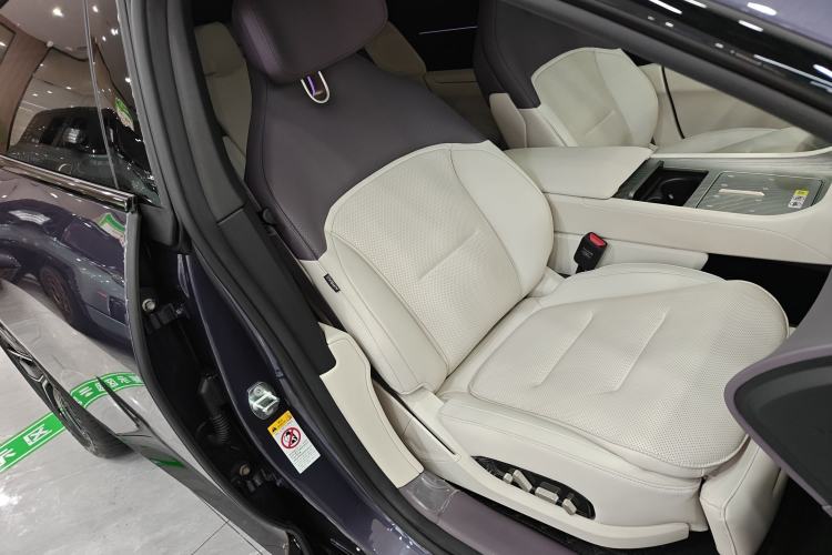 Used Avatr 12 2025 Max Extended-Range Edition Right Front Seat