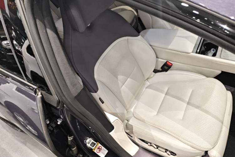 Used Avatr 12 2025 Ultra Extended-Range Edition Right Front Seat