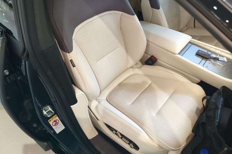 Used Avatr 12 2025 Max Extended-Range Edition Right Front Seat