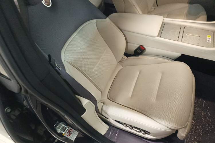 Used Avatr 12 2025 Ultra Extended-Range Edition Right Front Seat