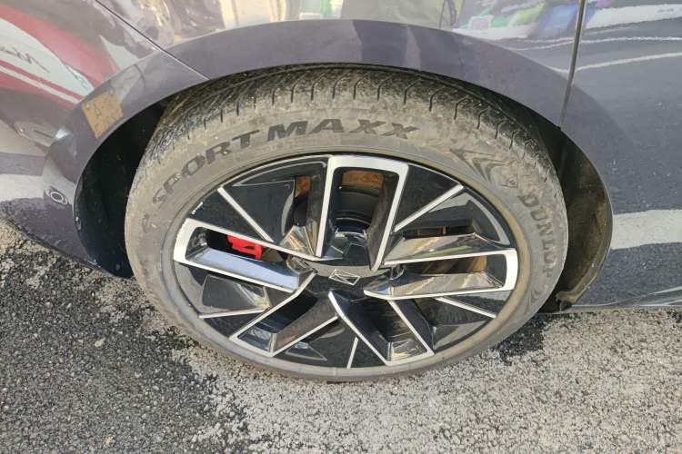 Used Avatr 12 2025 Refresh Max Extended-Range Version Right Rear Wheel Hub