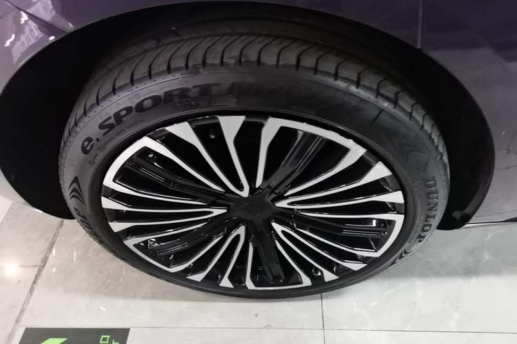 Used Avatr 12 2025 Ultra Extended-Range Edition Right Rear Wheel Hub
