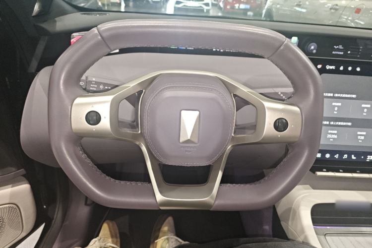 Used Avatr 12 2025 Ultra Extended-Range Edition Steering Wheel