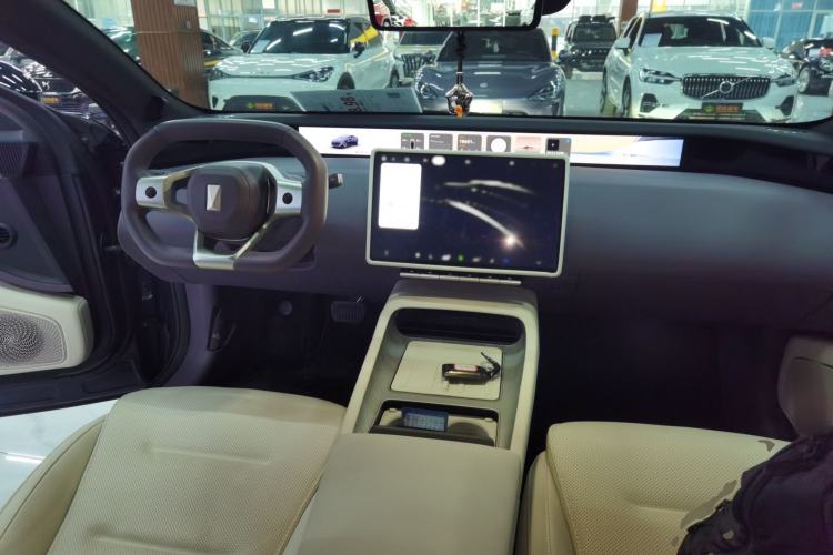 Used Avatr 12 2025 Max Extended-Range Edition Center Console