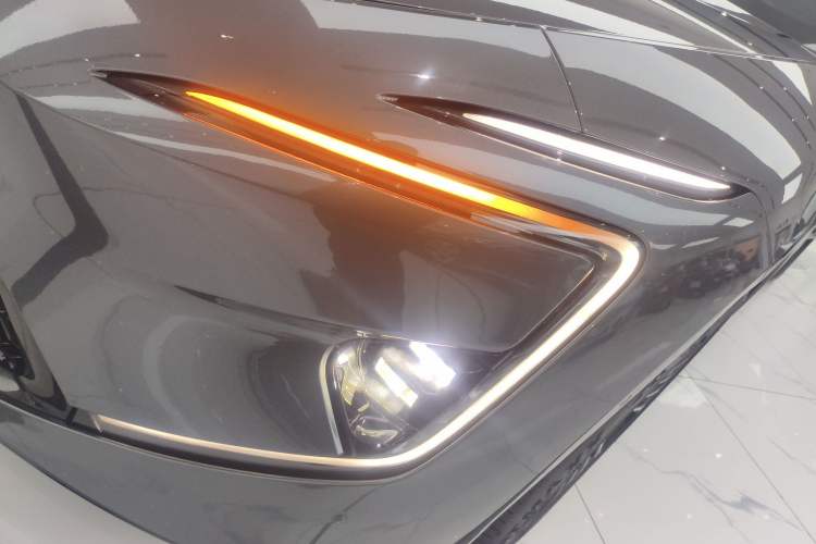 Used Avatr 12 2025 Ultra Extended-Range Edition Left Front Headlight