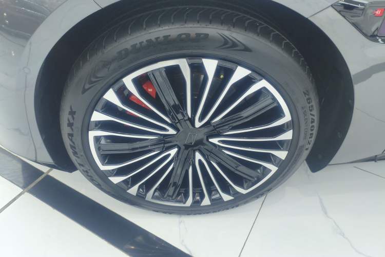 Used Avatr 12 2025 Ultra Extended-Range Edition Left Front Wheel Hub