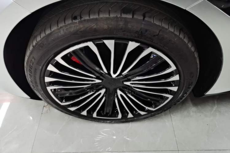 Used Avatr 12 2025 Ultra Extended-Range Edition Left Front Wheel Hub
