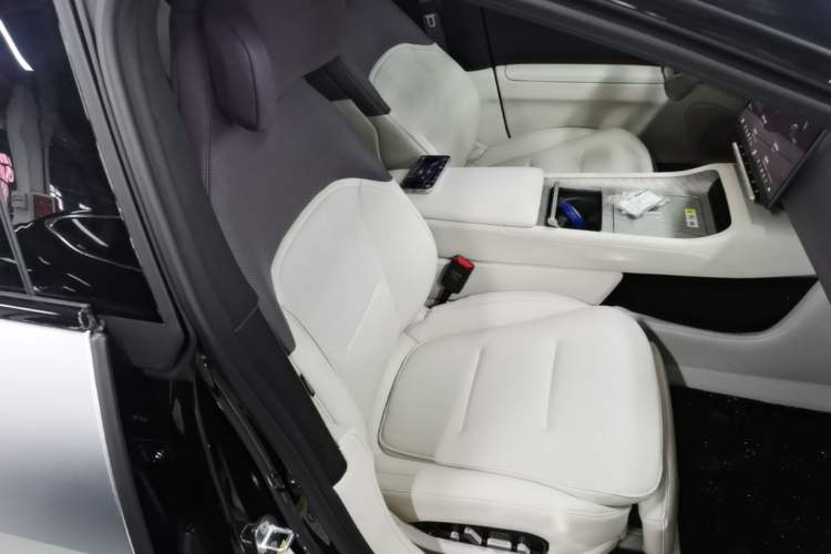 Used Avatr 12 2025 Ultra Extended-Range Edition Right Front Seat