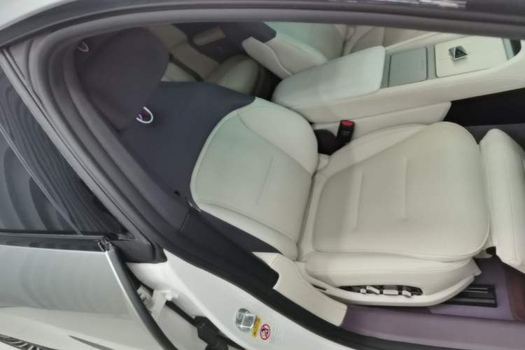 Used Avatr 12 2025 Ultra Extended-Range Edition Right Front Seat