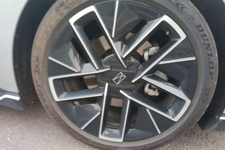 Used Avatr 12 2025 Max Extended-Range Edition Right Front Wheel Hub
