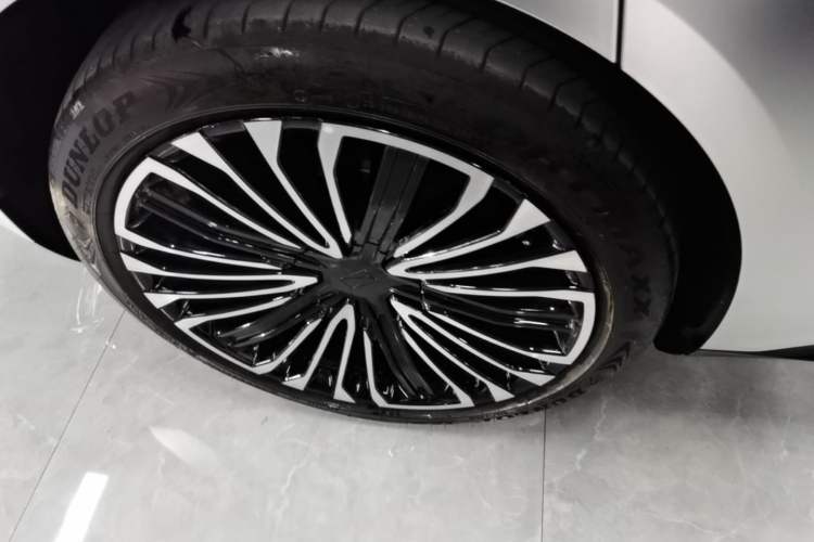 Used Avatr 12 2025 Ultra Extended-Range Edition Right Rear Wheel Hub