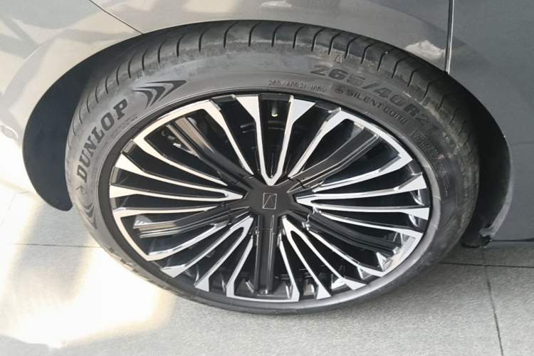 Used Avatr 12 2025 Updated Ultra All-Electric Four-Wheel Drive Right Rear Wheel Hub