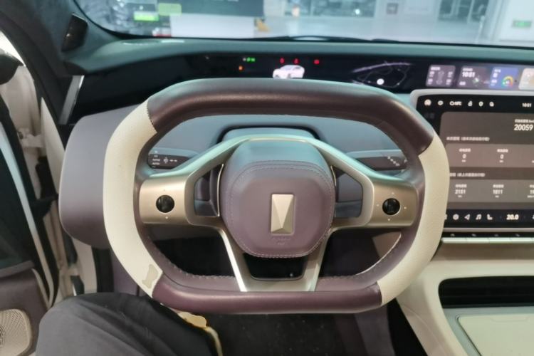 Used Avatr 12 2025 Ultra Extended-Range Edition Steering Wheel