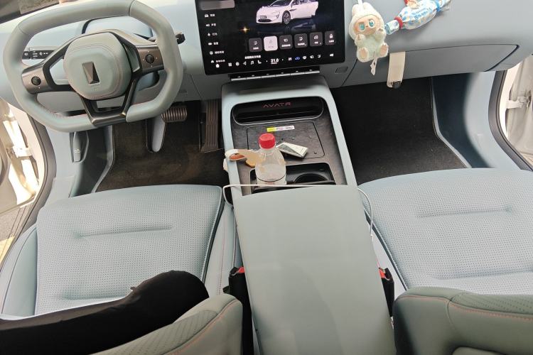 Used Avatr 12 2025 Master All-Electric Four-Wheel Drive Center Console