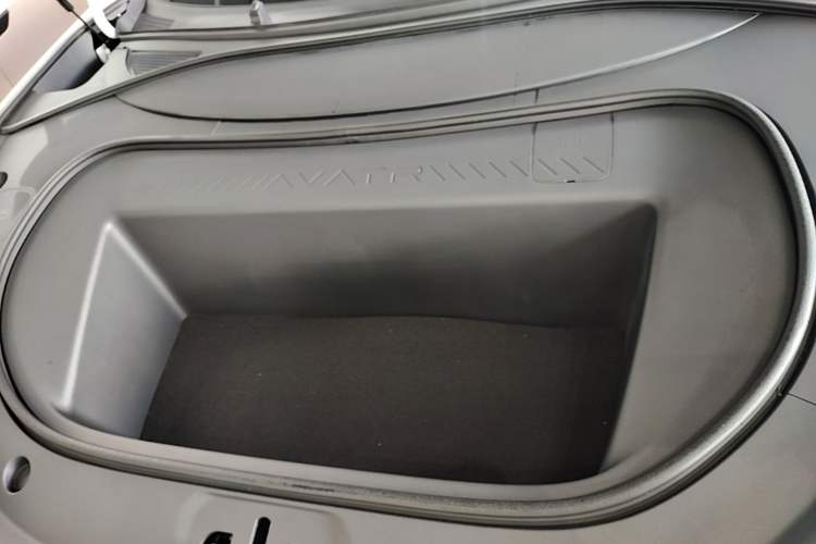 Used Avatr 12 2025 Updated Ultra All-Electric Four-Wheel Drive Engine Bay