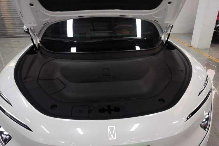 Used Avatr 12 2025 Year Updated Ultra Extended-Range Version Engine Bay