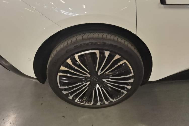 Used Avatr 12 2025 Updated Ultra All-Electric Four-Wheel Drive Exterior 5