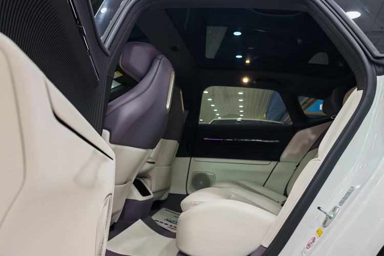 Used Avatr 12 2025 Max Extended-Range Edition Interior 10
