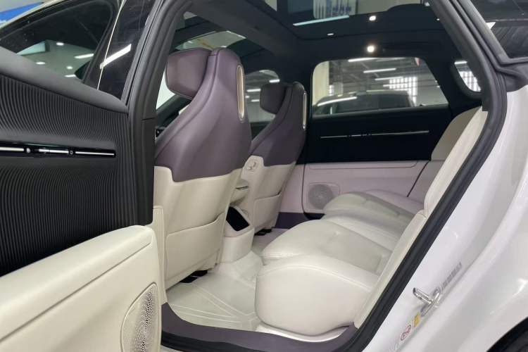 Used Avatr 12 2025 Max Extended-Range Edition Interior 3